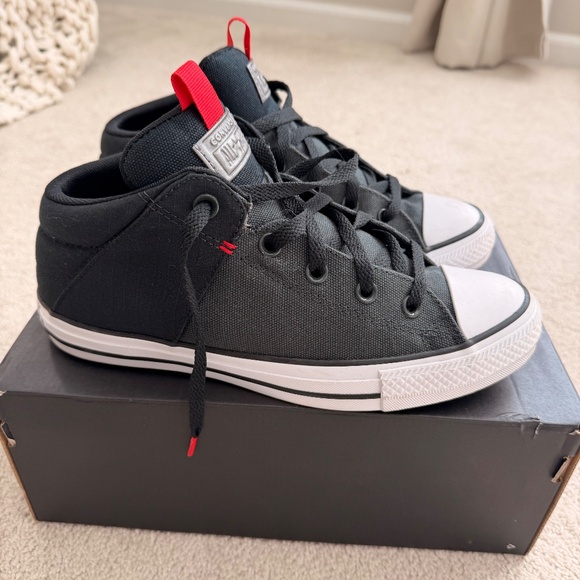 Converse shoes worn once - Picture 3 of 7